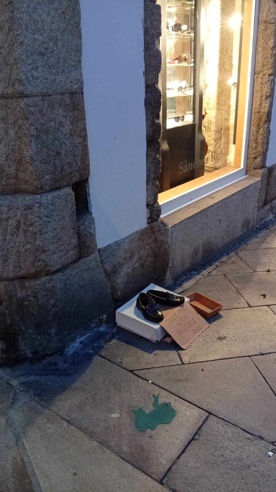 El hombre invisible de la calle Real en A Coruña