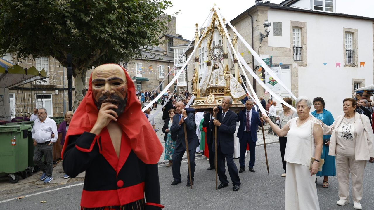 O Irrio y la Virgen recorren juntos O Castro de Caldelas