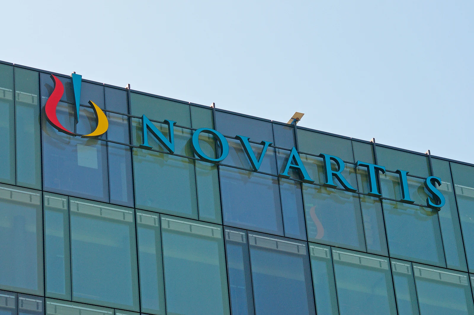 Novartis enfrenta tres fracasos en ensayos que afectan su estrategia