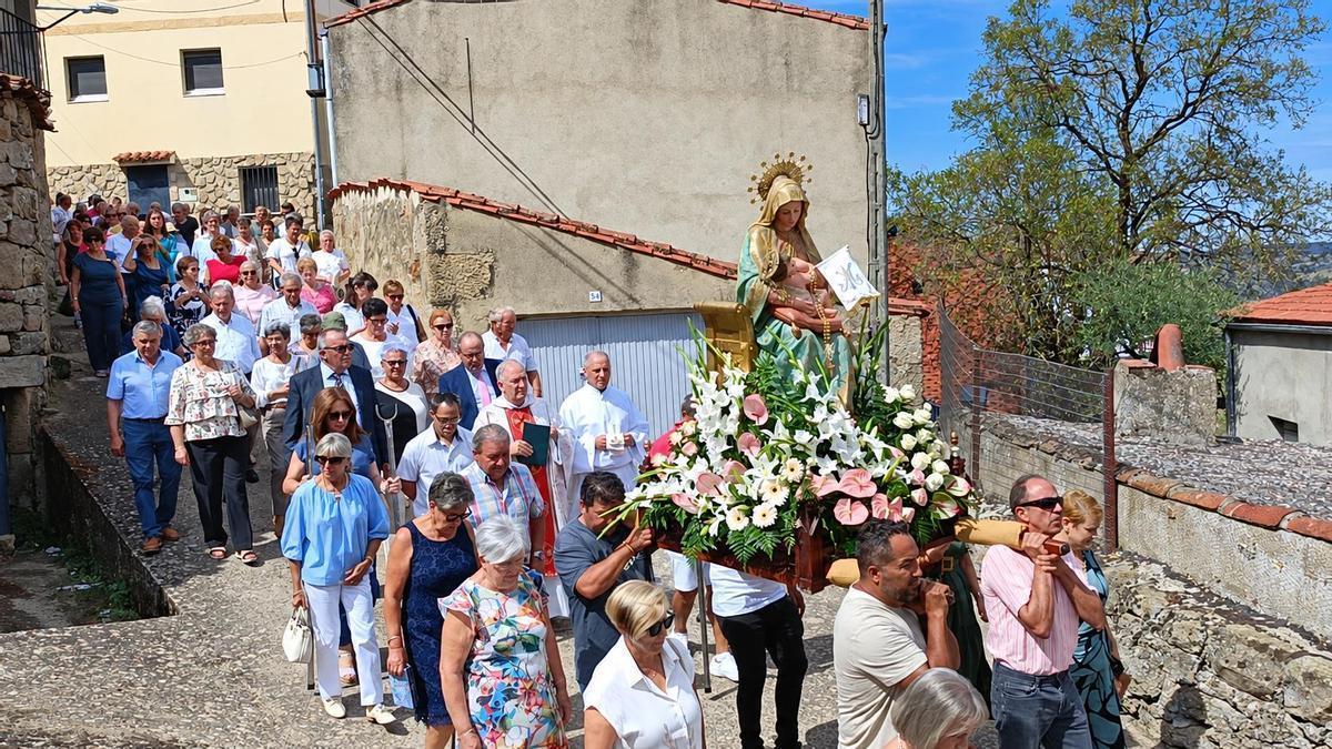 Fermoselle sigue la tradición de la Virgen de la Bandera