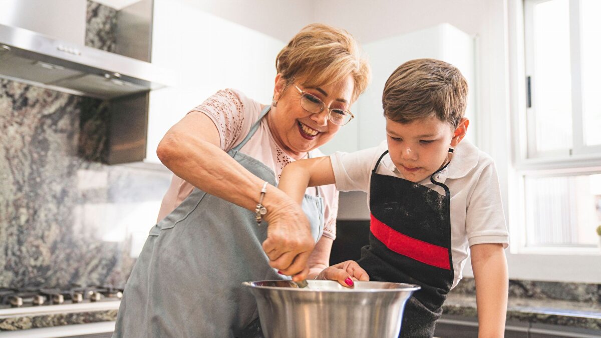 Libro enseña a niños a recordar a sus abuelas con poesía