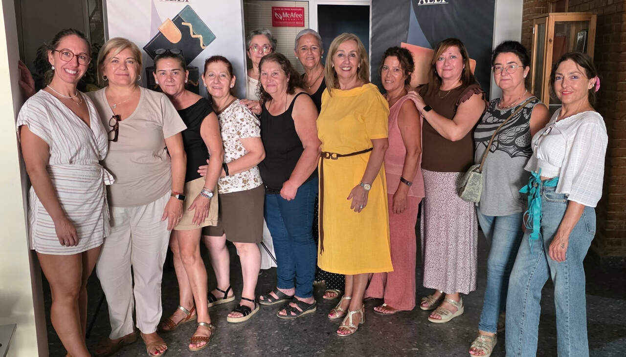 Arcos capacita a mujeres mayores de 52 años en marroquinería