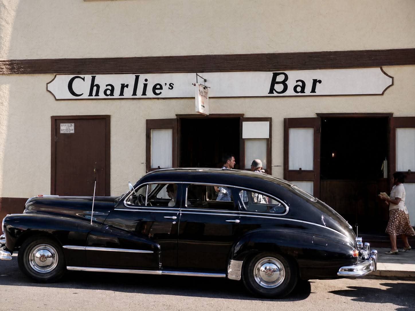 Balashi felicita a Charlie’s Bar por sus 85 años