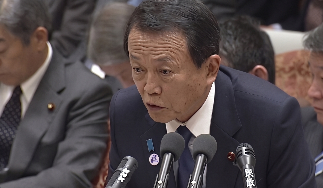 Taro Aso enfrenta presiones para retirarse del PLD a los 86 años