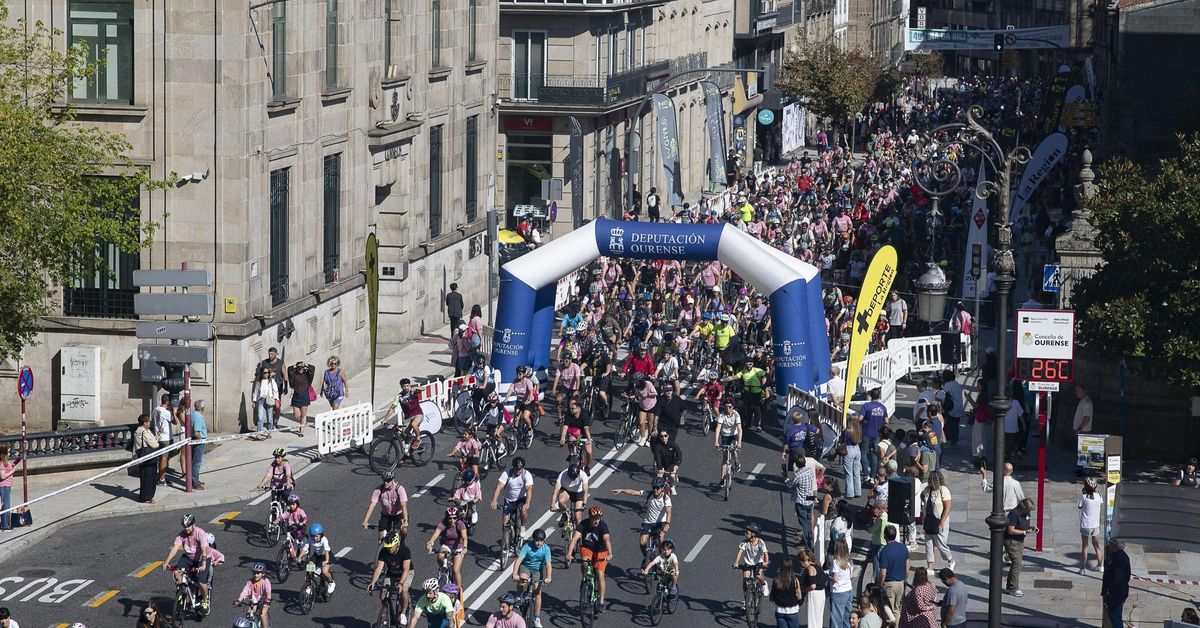 Serpiente multicolor recorre Ourense en el 40º Día da Bici
