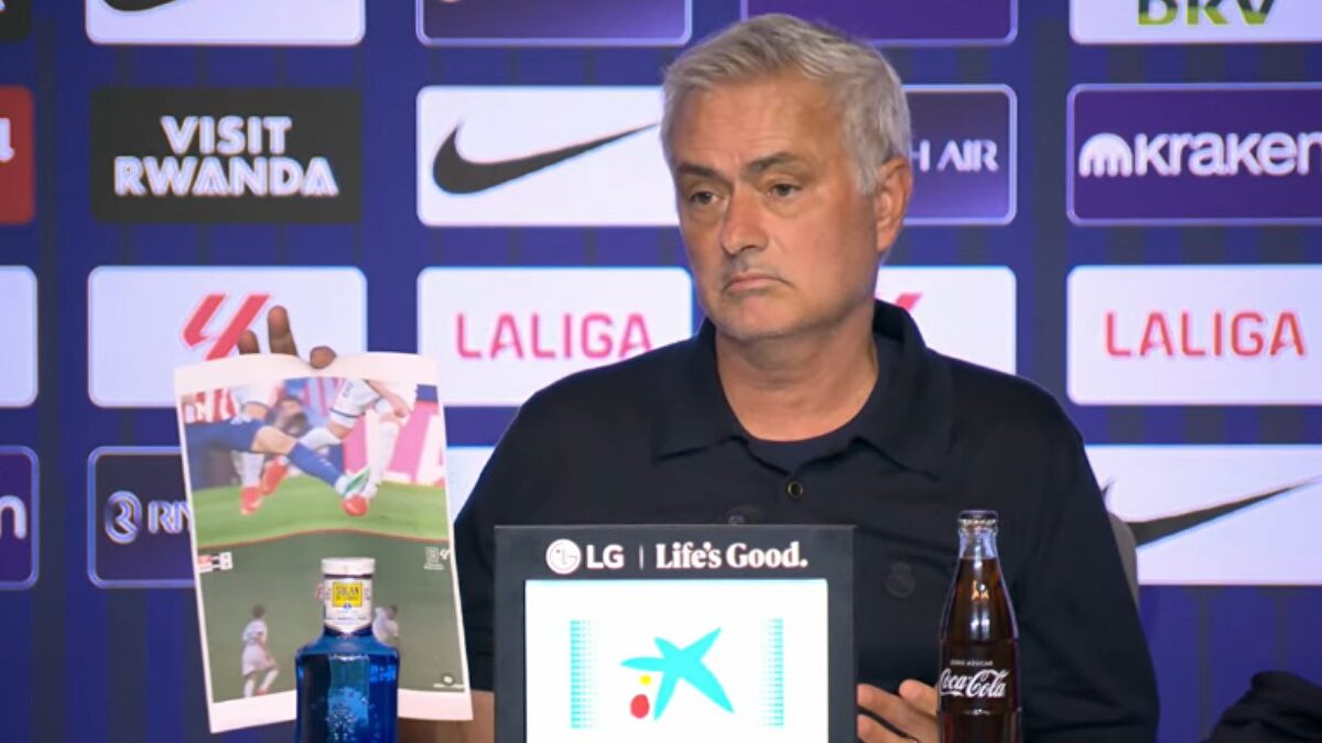 Mourinho critica al árbitro y felicita al comité de designación