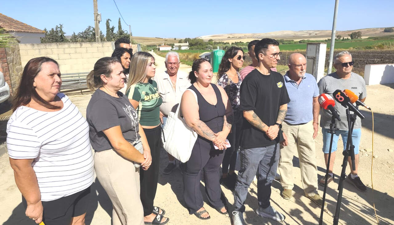 Vecinos de Buenavista denuncian promesas incumplidas y carril intransitable