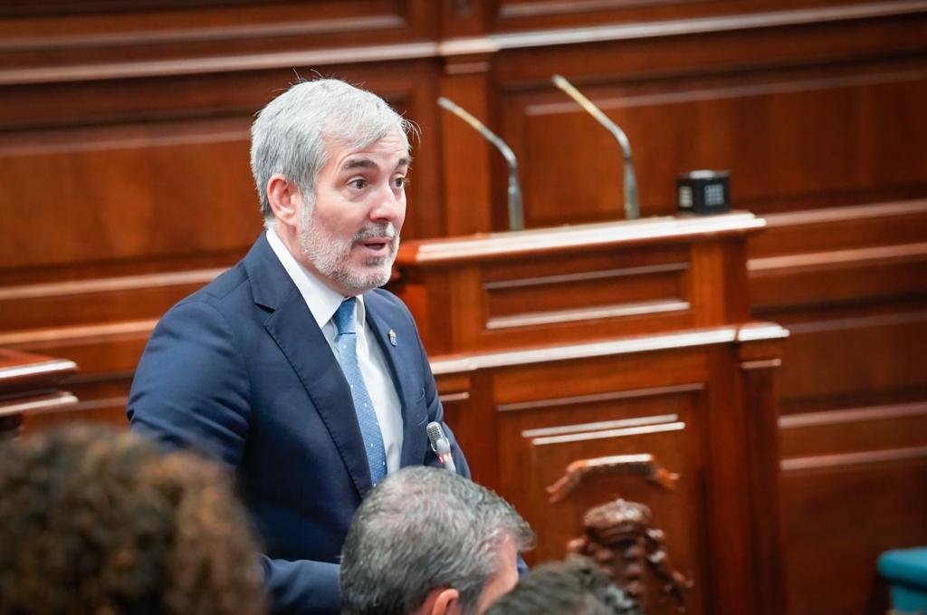 Clavijo pide consenso para abordar absentismo laboral en Canarias