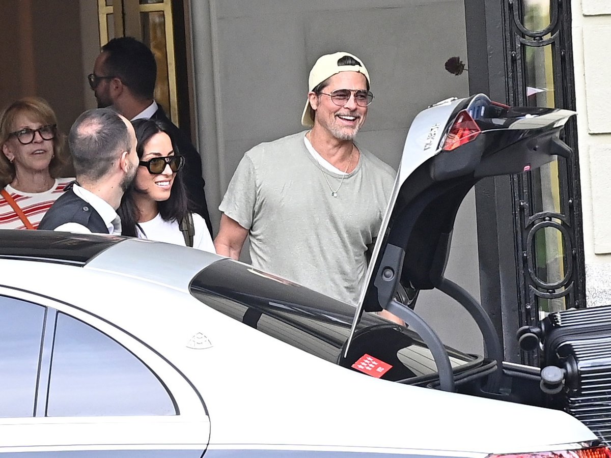 Brad Pitt finaliza su visita a España y abandona el país con su novia