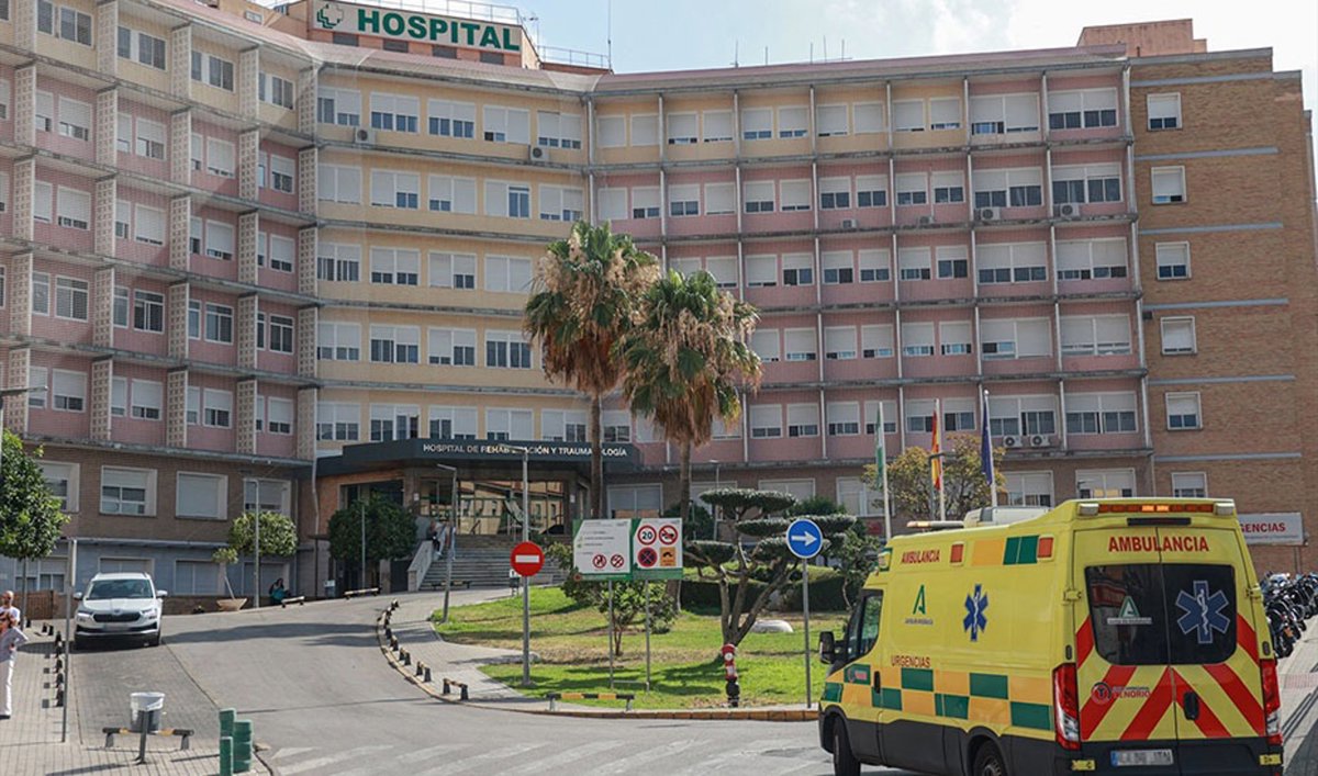 Cuatro mujeres resultan heridas en choque entre coche y autobús en Sevilla