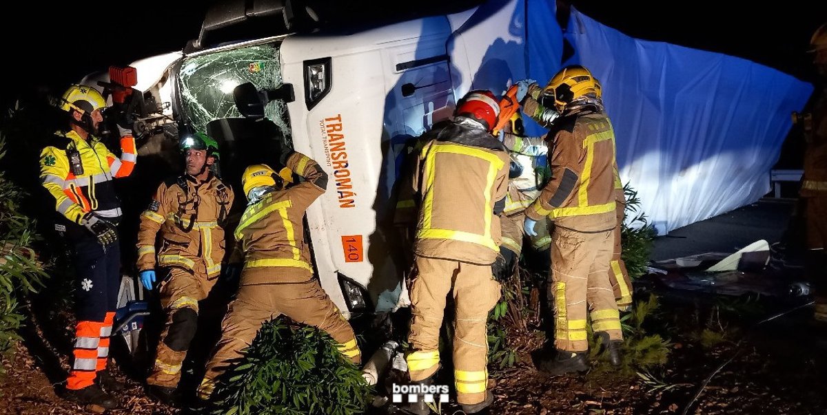 Accidente grave en AP-7 en Vandellòs obliga a cerrar vía