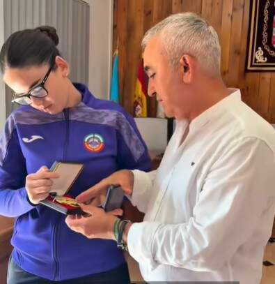 Mengíbar recibe a Isabel María López tras ser campeona mundial