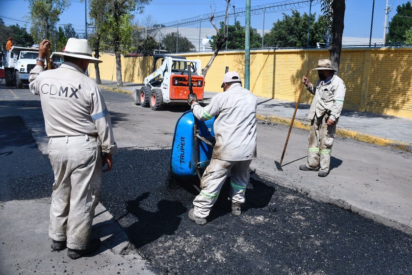 CDMX se queda sin asfalto para reparar calles por falta de presupuesto
