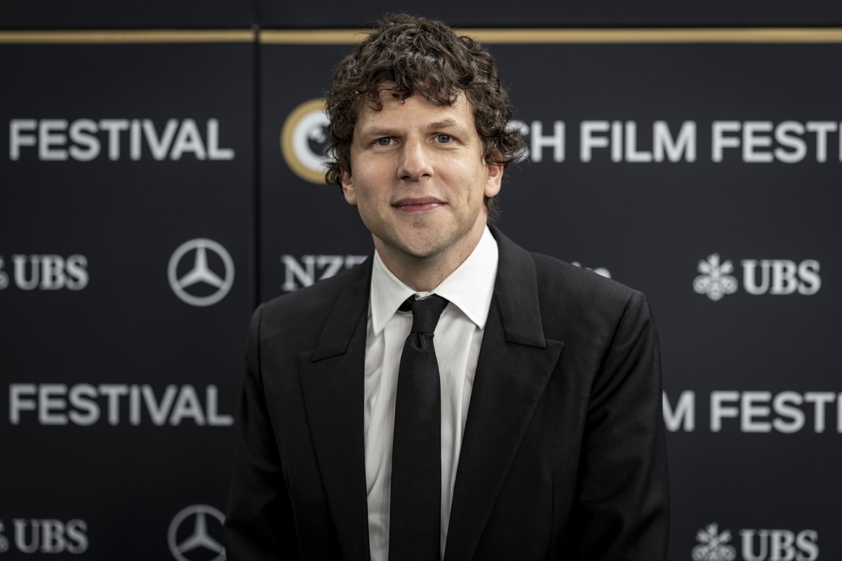 Jesse Eisenberg califica a Venezuela como lugar trágico