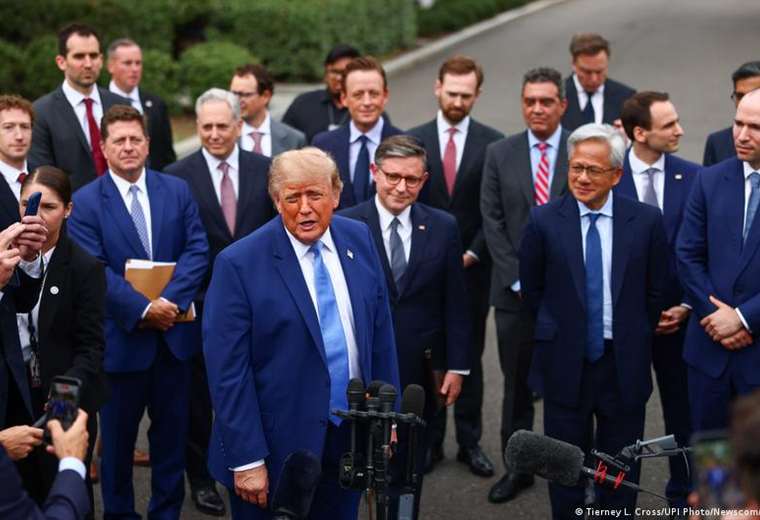 Trump afirma que empresas de IA aceptaron autorregularse