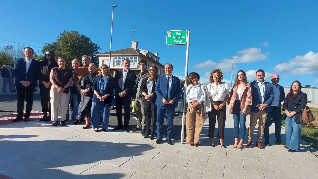 Lalín inaugura la calle Fernando Ónega con presencia de su familia