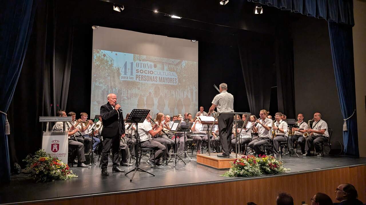 Torredelcampo inicia su 41 Otoño Sociocultural con homenaje a mayores