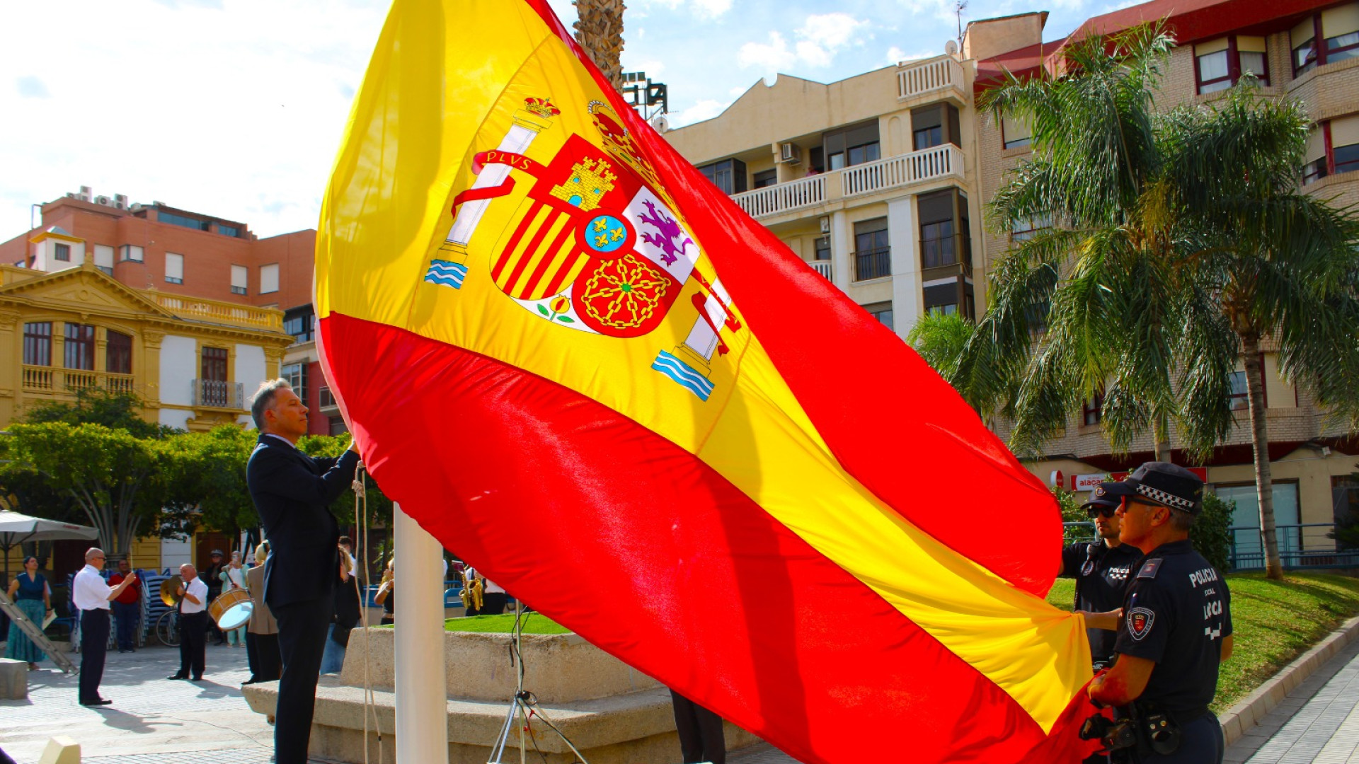 Lorca adelanta homenaje a la bandera por Día de la Hispanidad al viernes