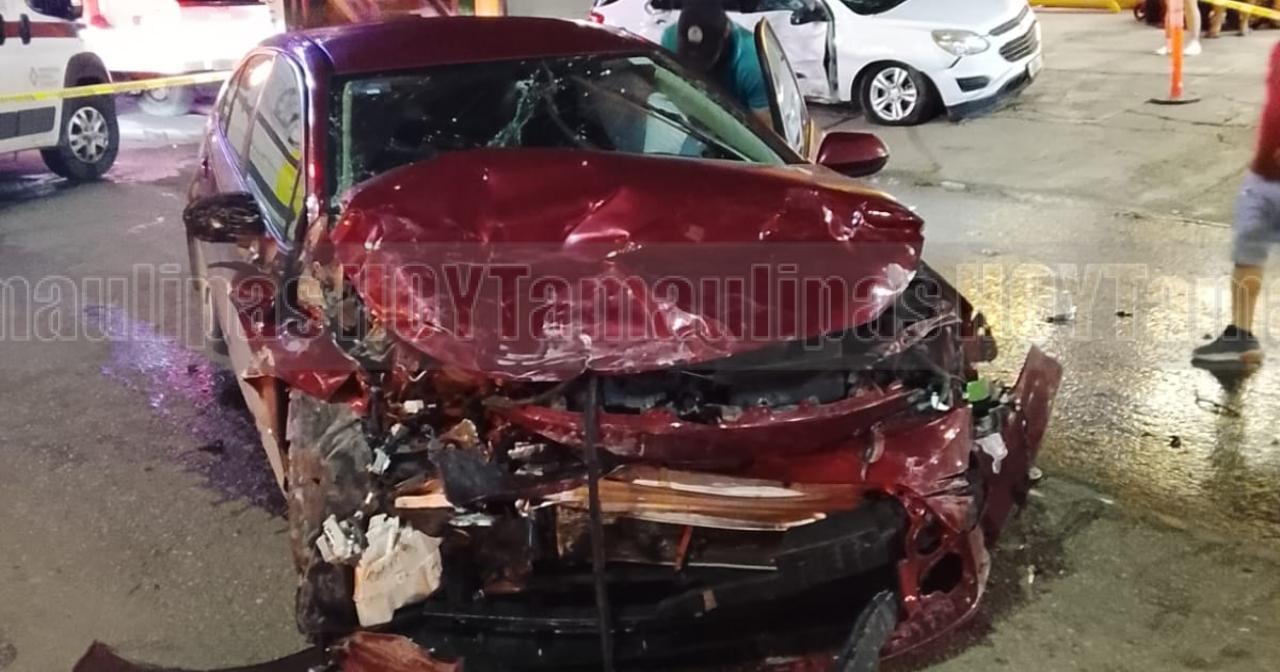 Choque en Altamira deja dos lesionados tras pasar semáforo en rojo