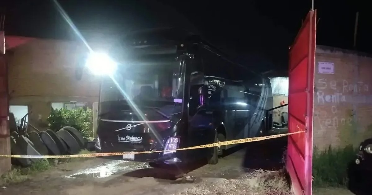 Joven muere aplastado por autobús en taller mecánico en Durango