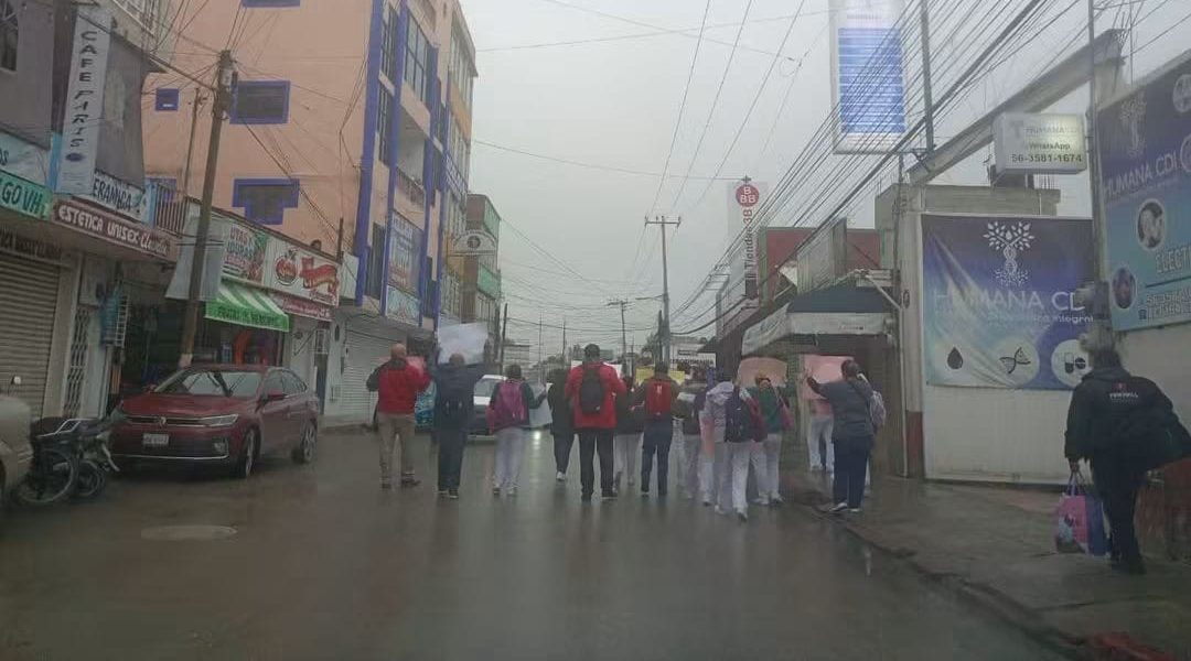 Trabajadores del IMSS en Tepeji del Río cumplen dos días de bloqueo