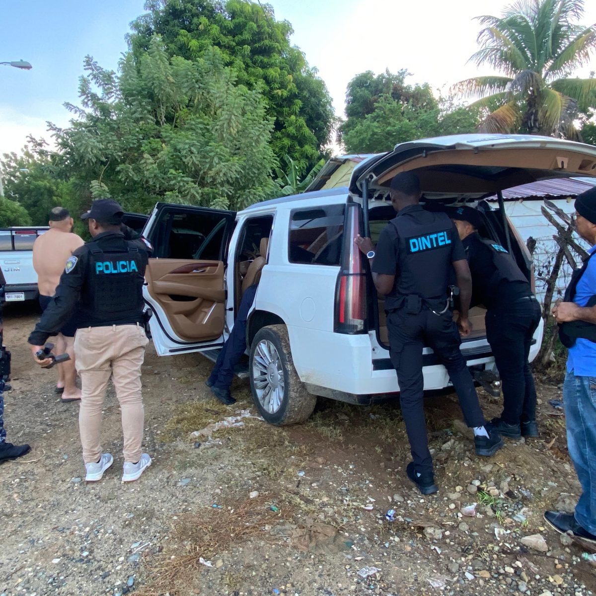 PN incauta armas y máquinas tragamonedas en Montecristi
