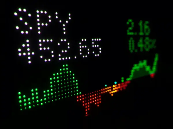 Bancos detienen avance del Ibex 35 y rally bursátil de 2026 entra en revisión