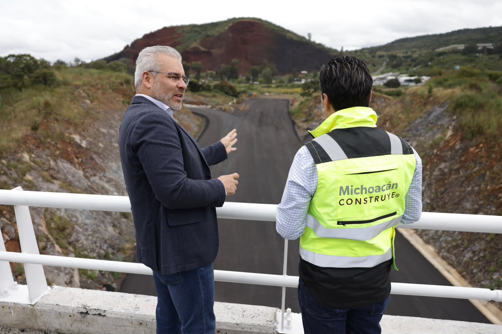 Ramírez Bedolla supervisa tramo del segundo anillo periférico de Morelia