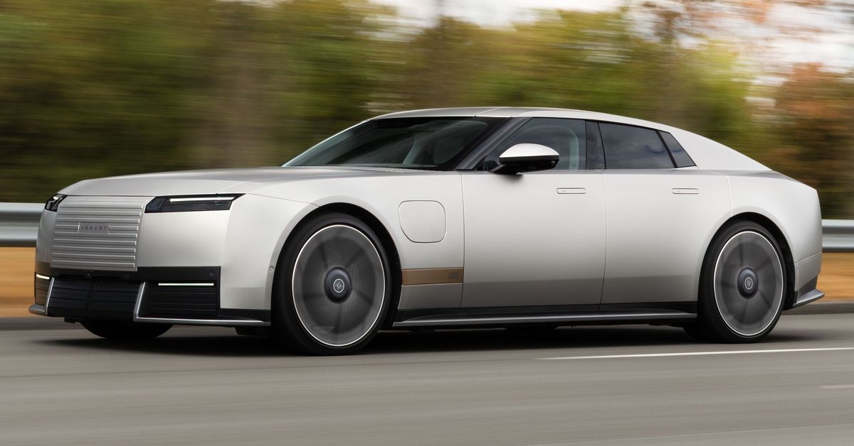 Jaguar lanza Type 01, GT eléctrico de tres motores y 1.030 CV