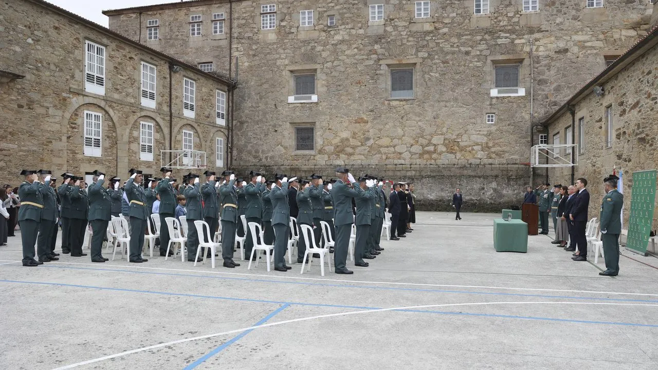 Guardia Civil premia a tres agentes de Santiago en día de su patrona