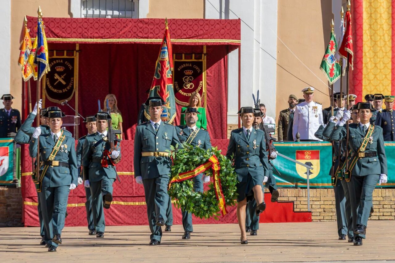 Huelva cierra puente del Pilar con acto de la Guardia Civil