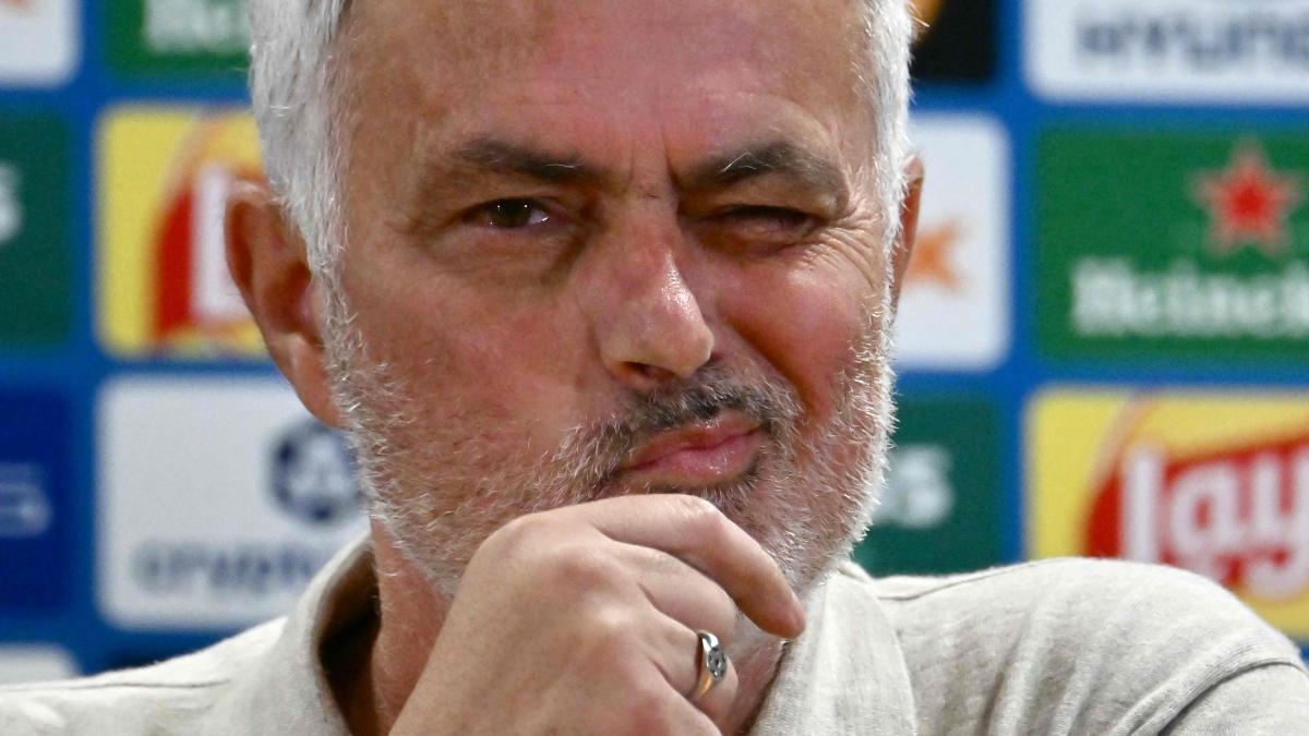 Mourinho genera expectativa sobre árbitros tras partido contra Villarreal