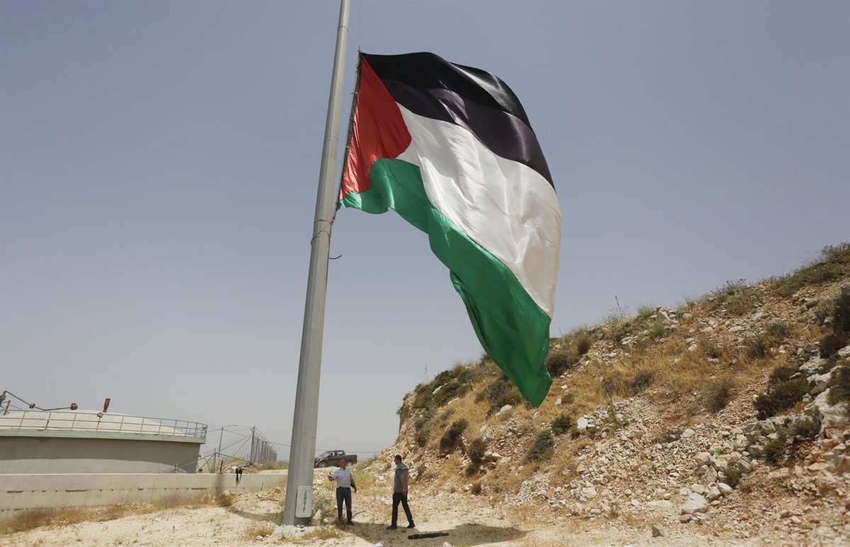 Grupos palestinos se reunirán en El Cairo tras aplazamiento electoral