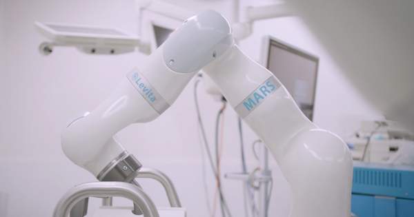 Robot chileno MARS realiza cirugía con imanes para reducir incisiones y dolor