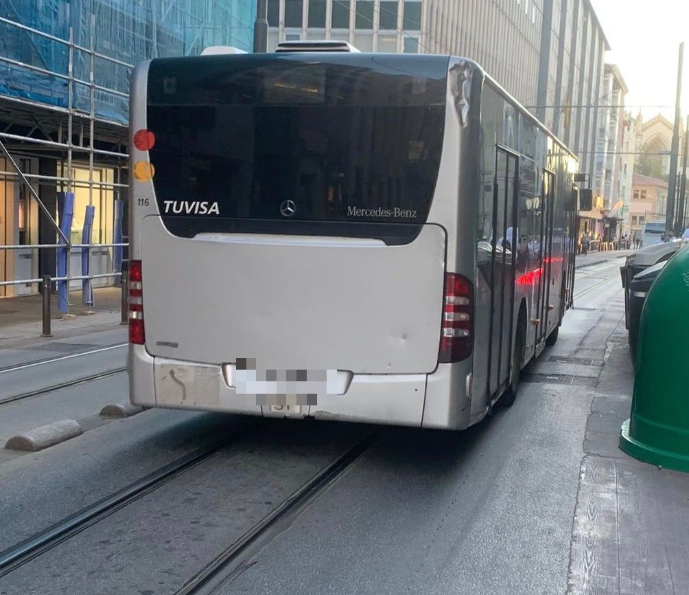 Frenazo de bus en Vitoria deja 4 pasajeros heridos