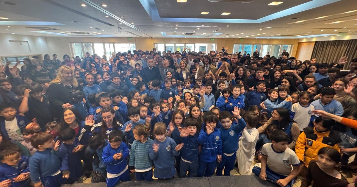 Milagros Tolón visita el Instituto Gallego Hispano Argentino en Buenos Aires