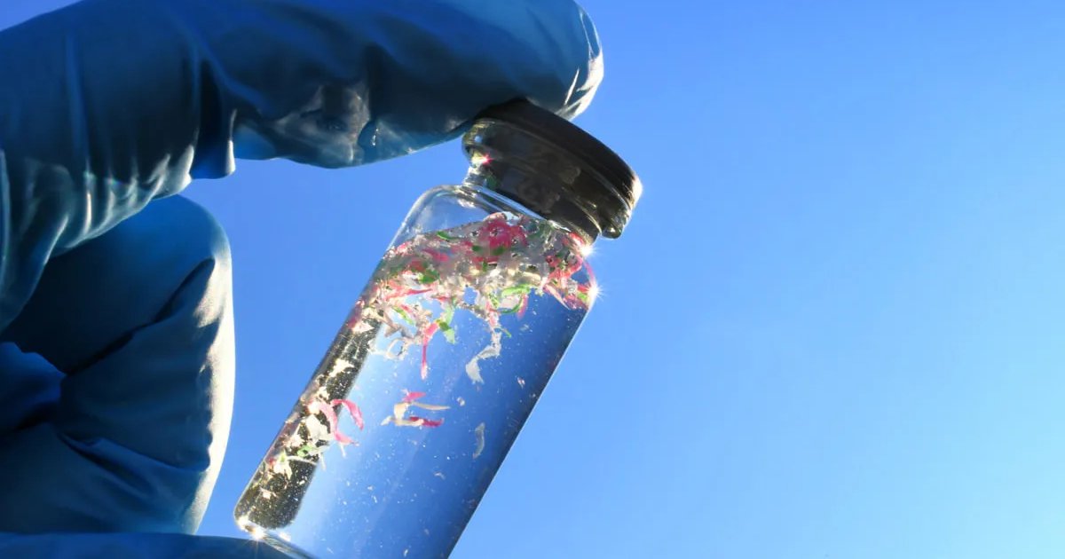 Microplásticos se activan con agua y podrían causar daños biológicos