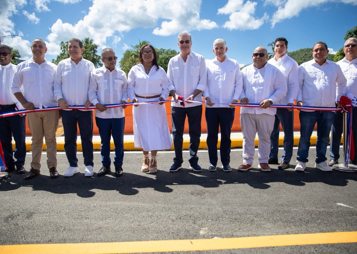 Abinader inaugura puente sobre río La Leonora en Maimón tras décadas de espera