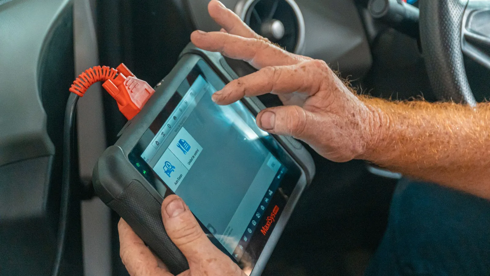 Accesorio para detectar averías al encender luz en salpicadero del coche