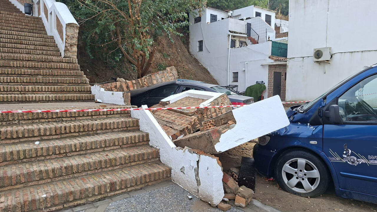 Tromba de agua causa daños en calles de Arcos