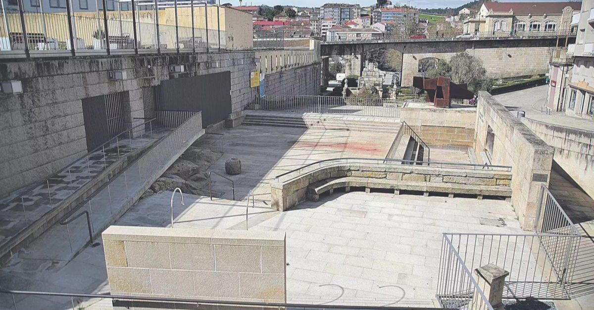 Encuesta sobre pago por uso de piscina termal de As Burgas en Ourense