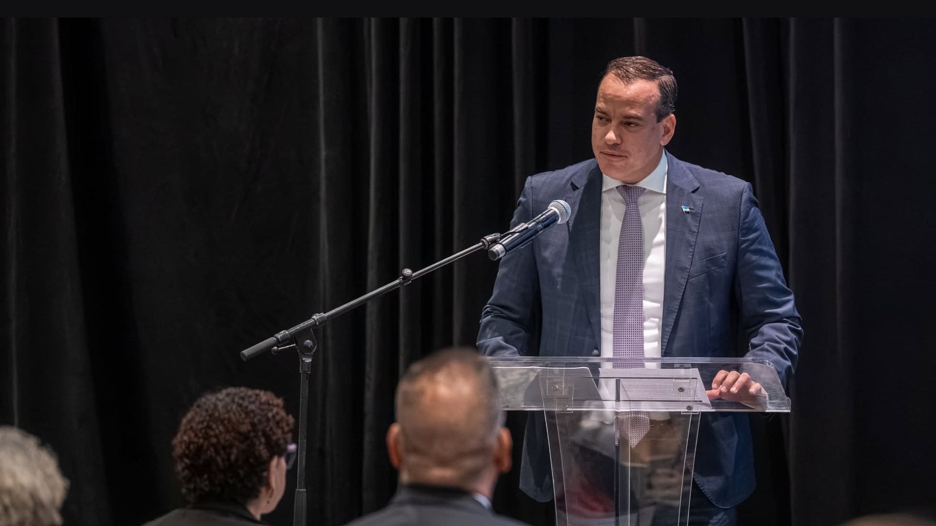 Ministro Wever: inversión en integridad financiera es inversión en futuro económico de Aruba