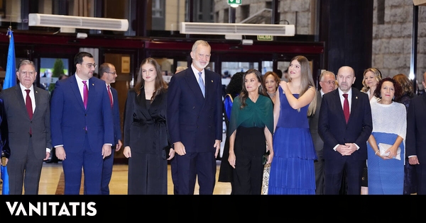 Los Reyes, Leonor y Sofía inauguran los Premios Princesa de Asturias con concierto en Oviedo
