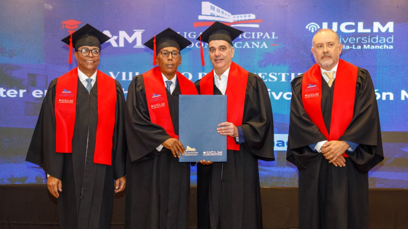 Presidente Luis Abinader encabeza graduación de Maestría en Derecho Administrativo y Gestión Municipal