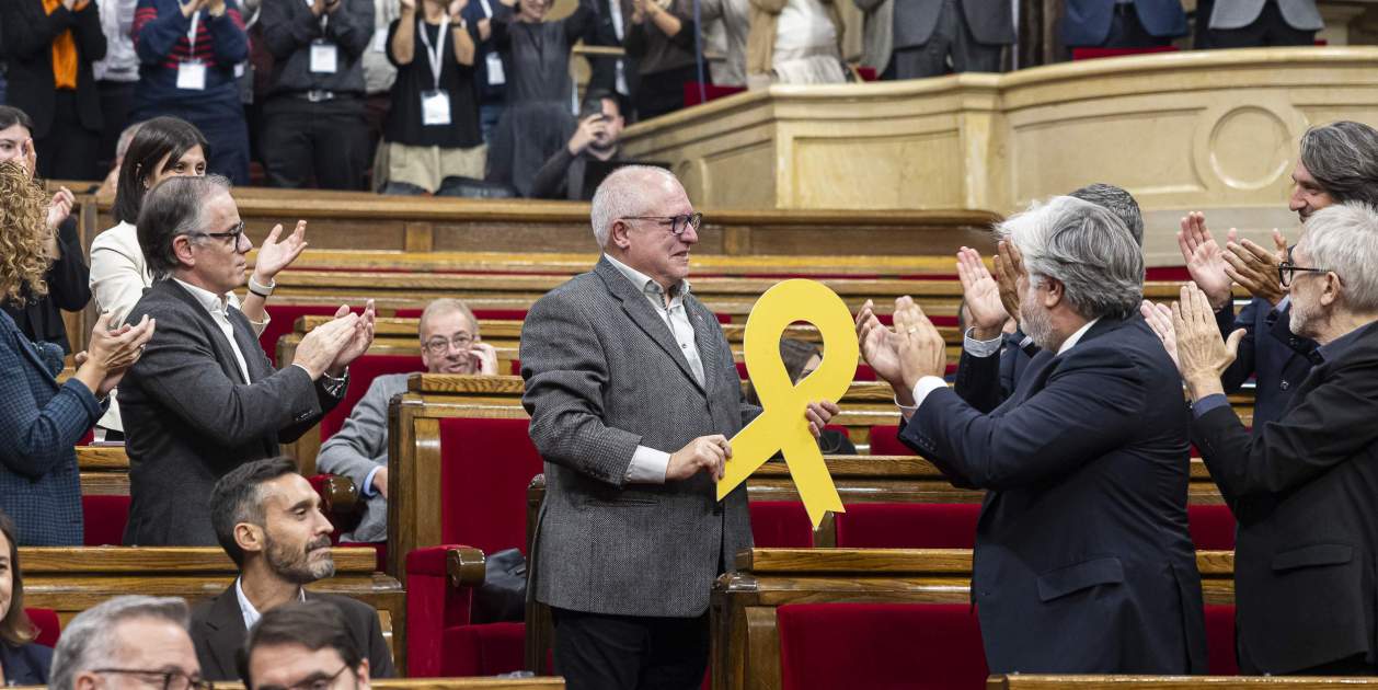 Junts protesta por ausencia de Illa en pleno del Parlament tras regreso de Puig