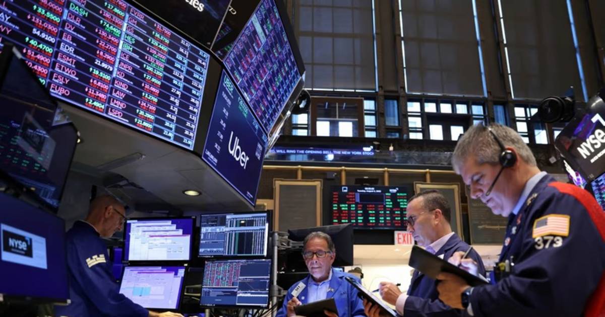 Riesgo país sube a 709 puntos