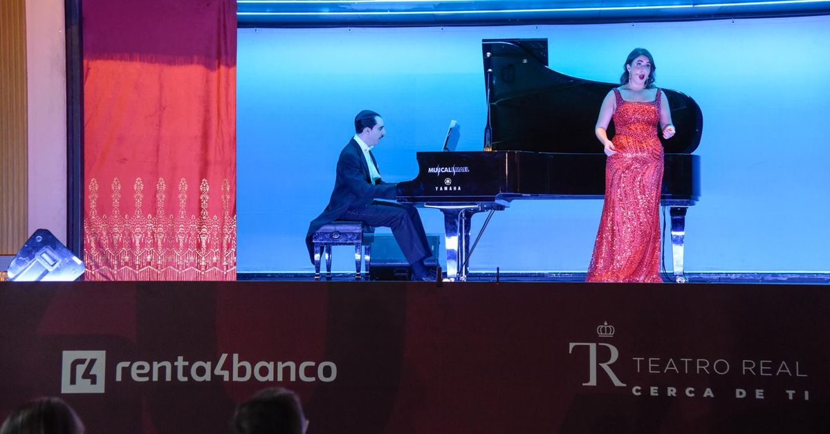 Sevilla celebra concierto lírico al aire libre con la Carroza del Teatro Real