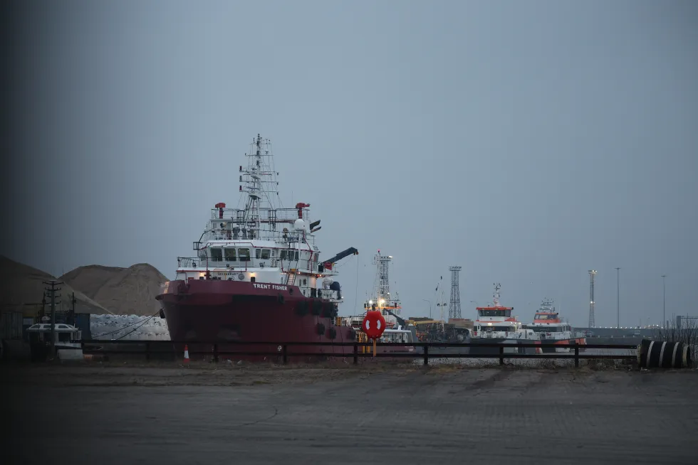 Buque de carga pierde control en el mar del Norte con 25 personas a bordo