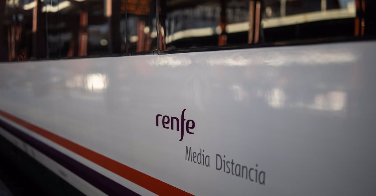 Renfe reconoce alta demanda en media distancia sin comprar trenes