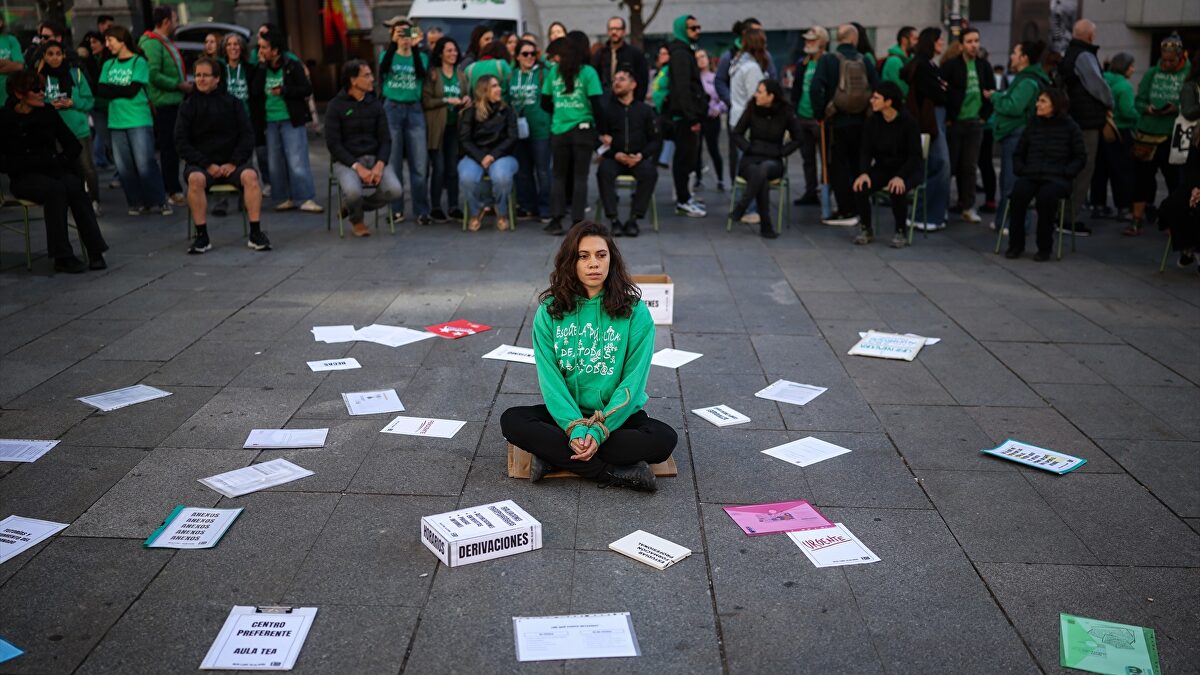 Tensión y cortes en Gran Vía de Madrid por huelga educativa